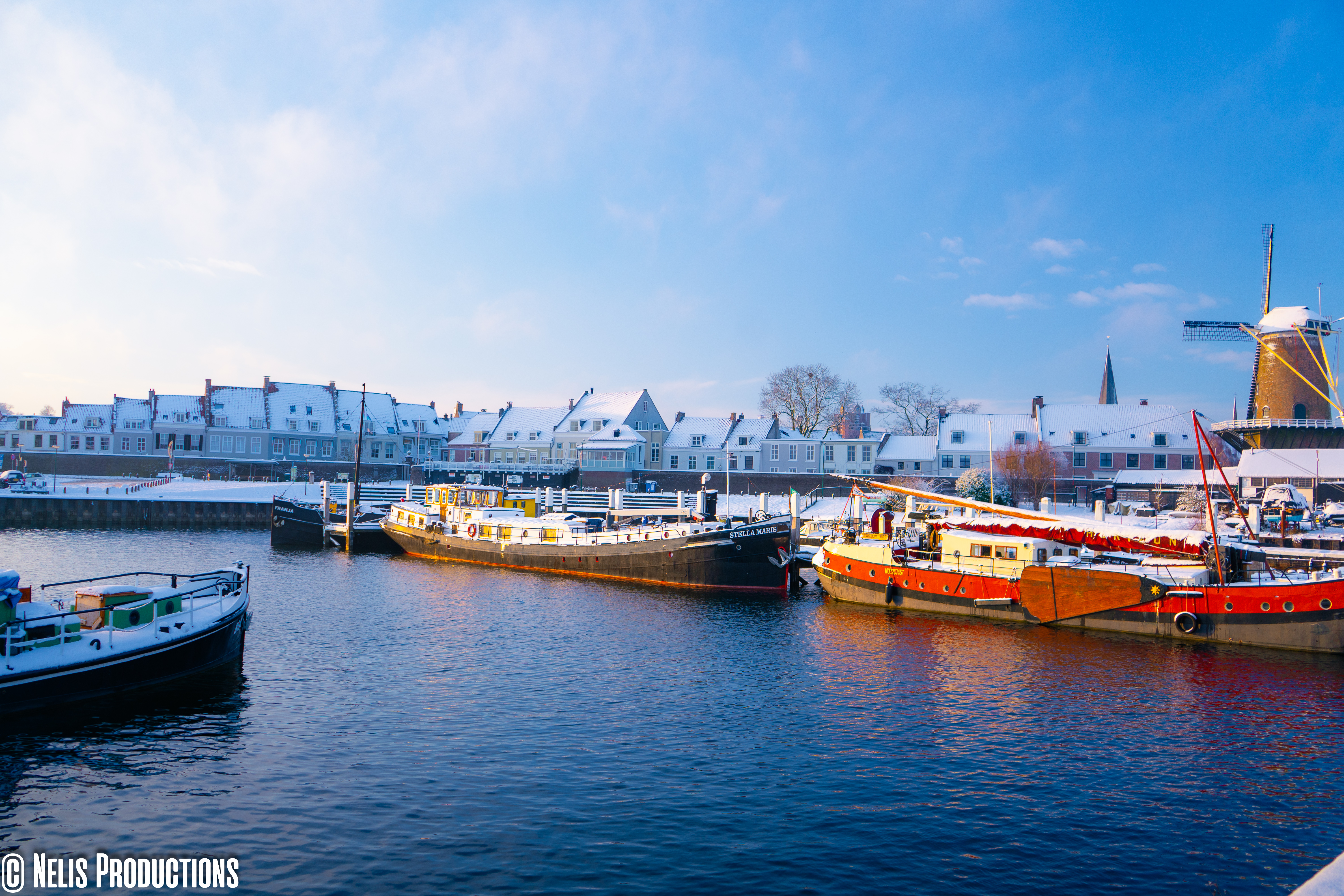 Wijkse haven besneeuwd (Nelis Productions)