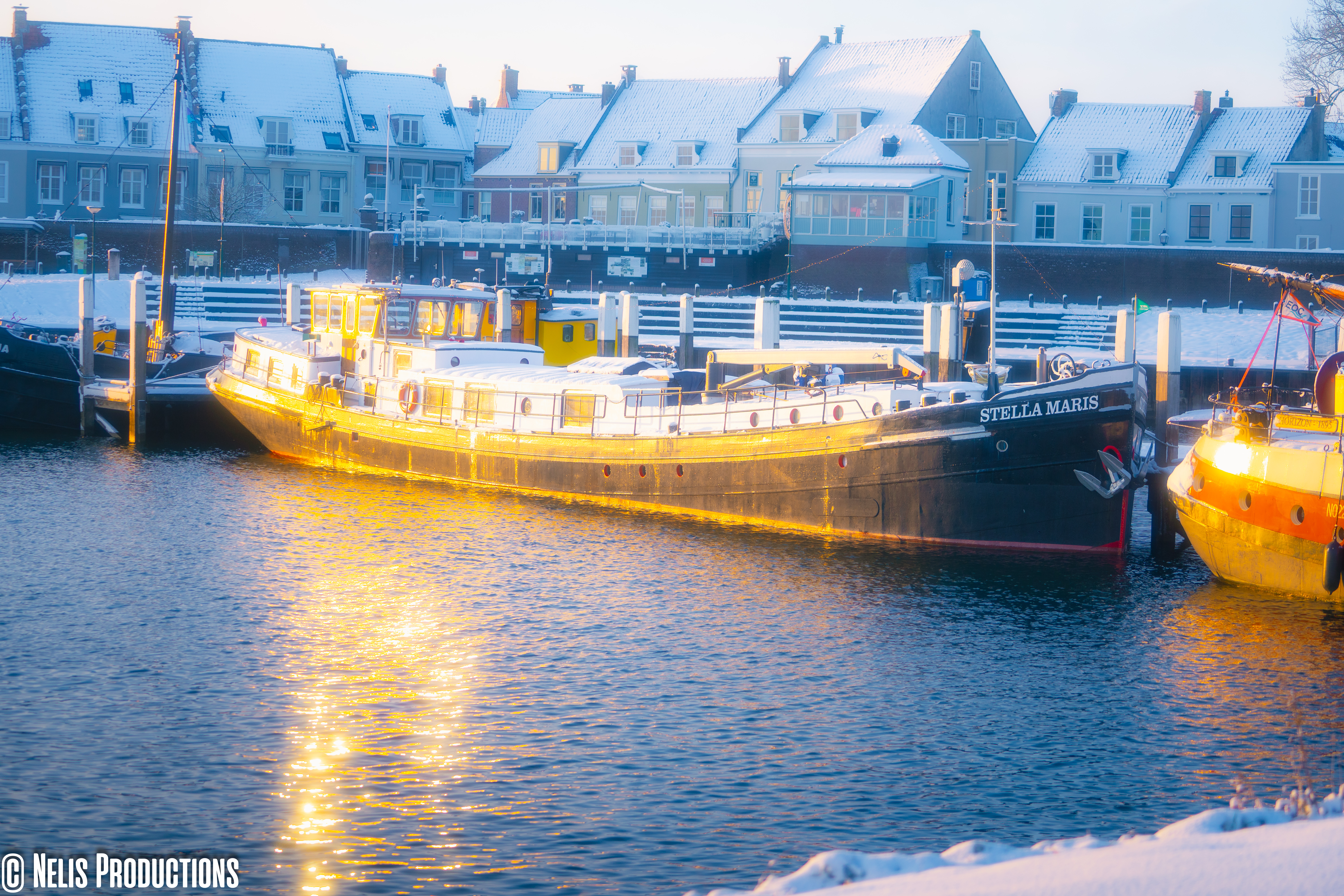 Wijkse haven besneeuwd (Nelis Productions)